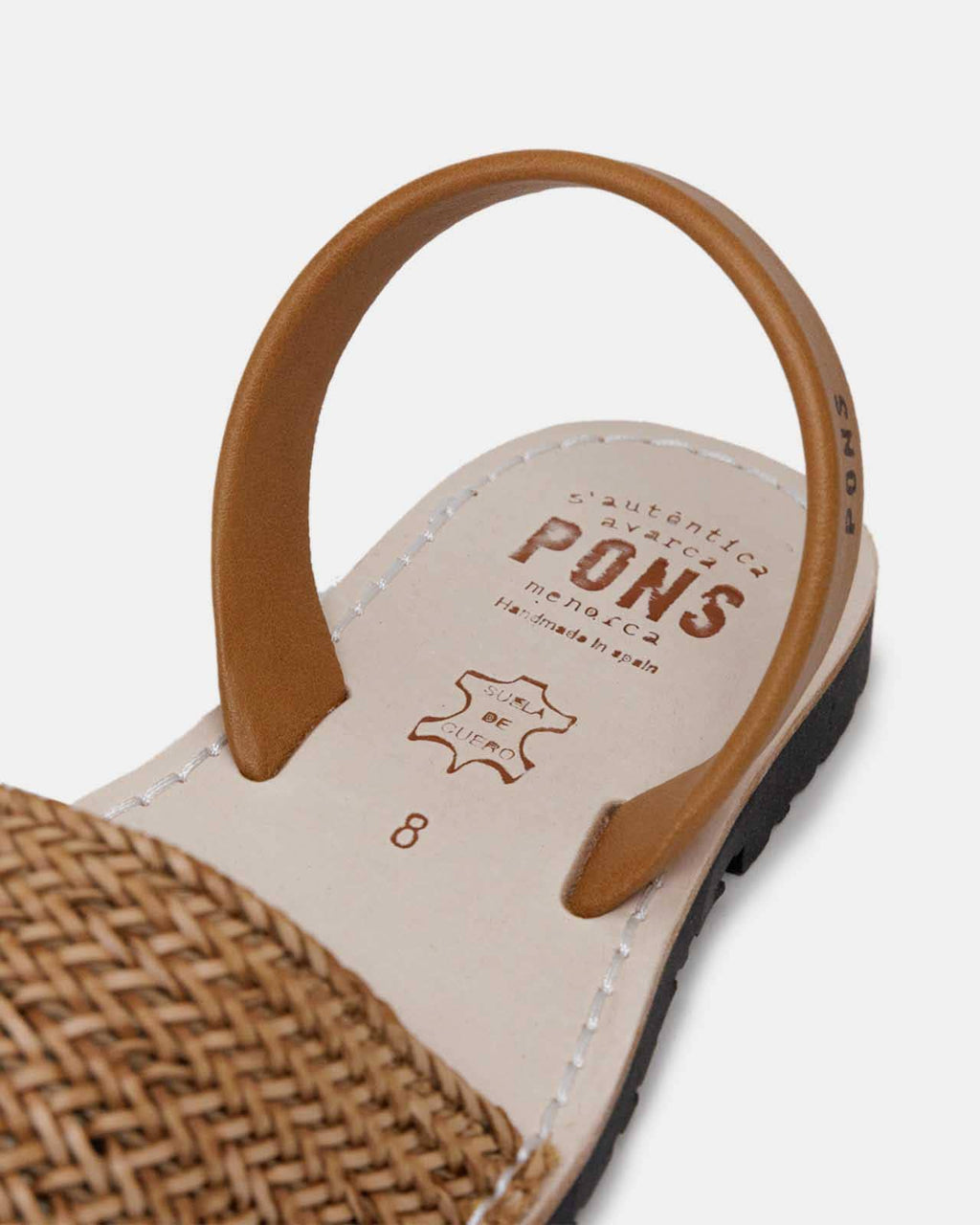 Classic Style Woven in Caramel