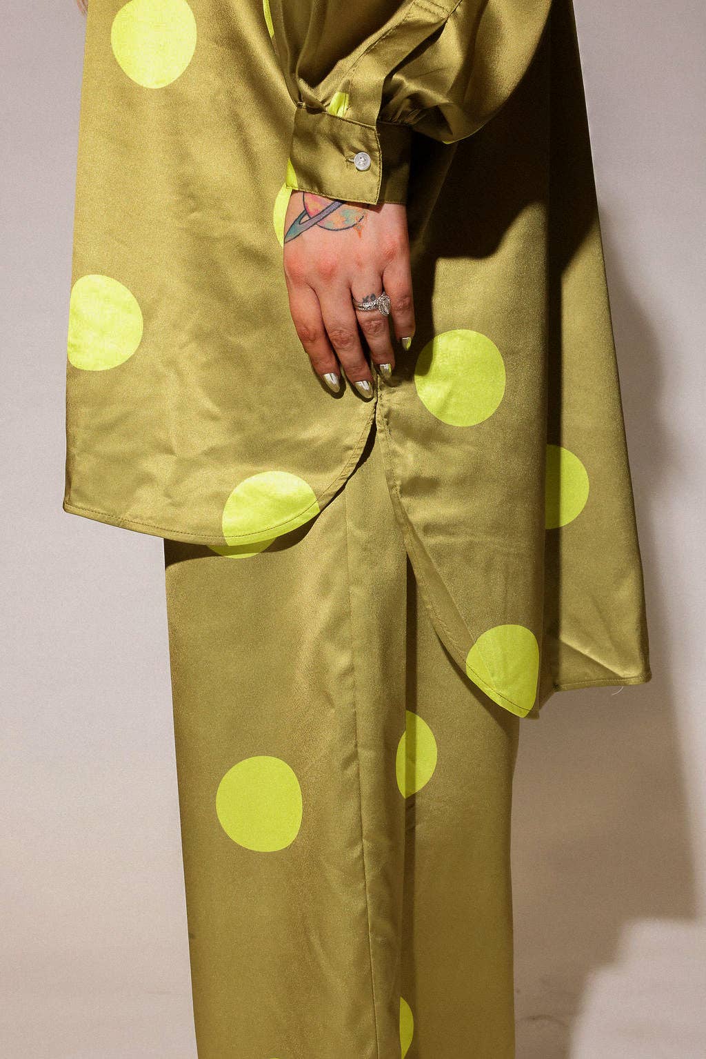 Spot On Oversized Bow-Tie Set