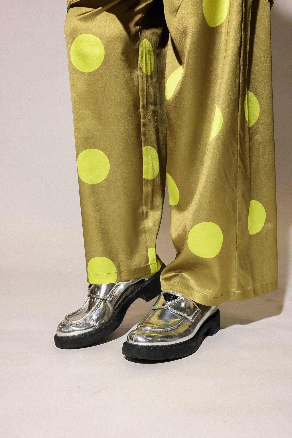 Spot On Oversized Bow-Tie Set