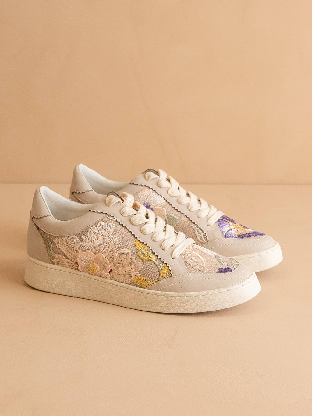 The Tammi | Light Grey Floral Applique Sneaker