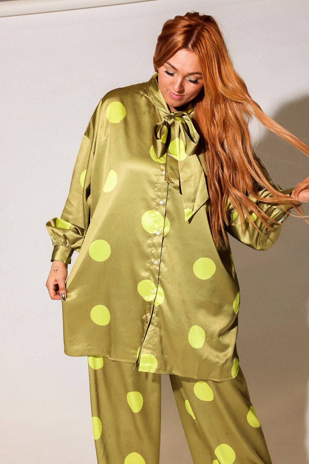 Spot On Oversized Bow-Tie Set