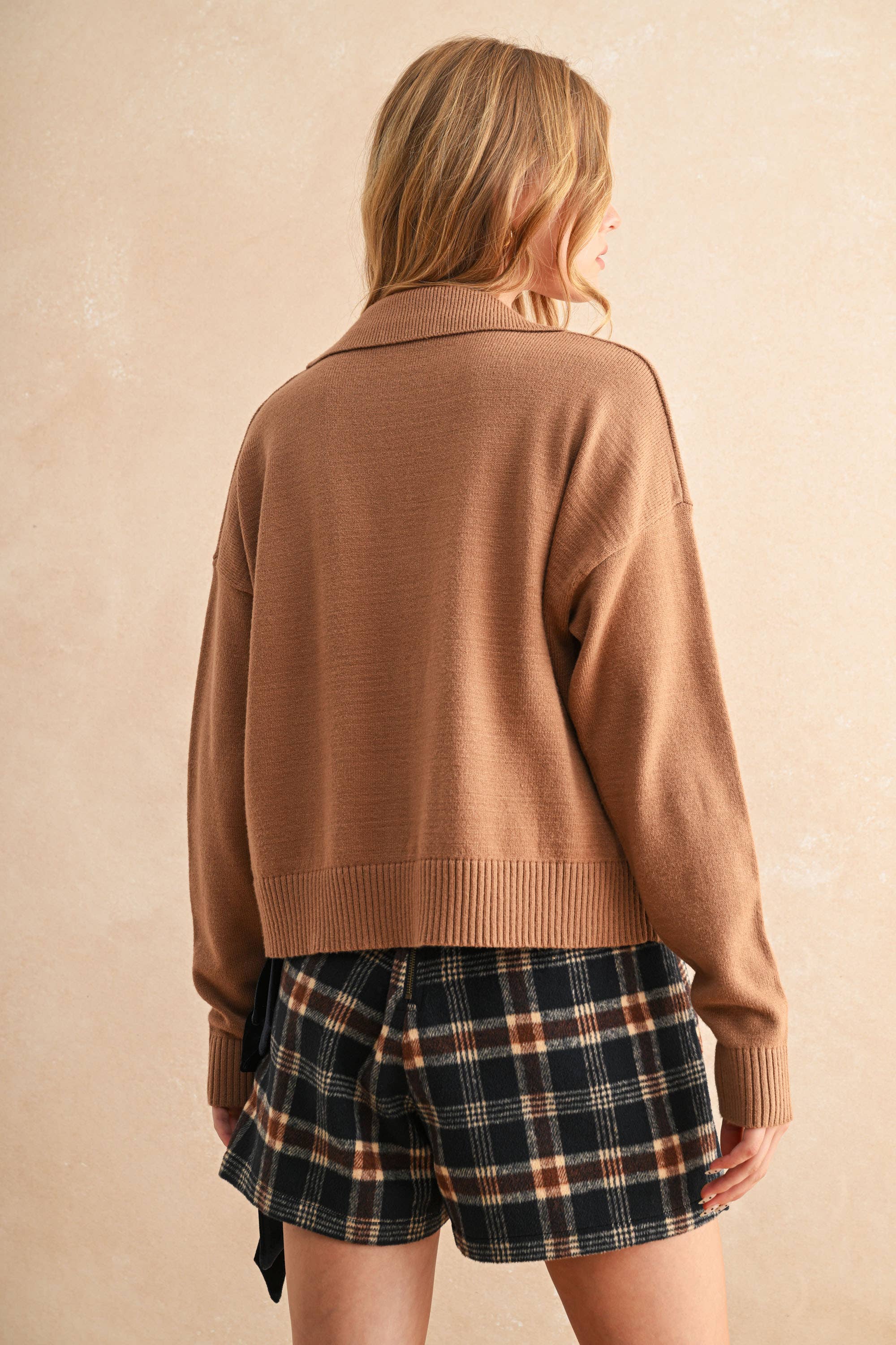 Knitted Sweater with Collar