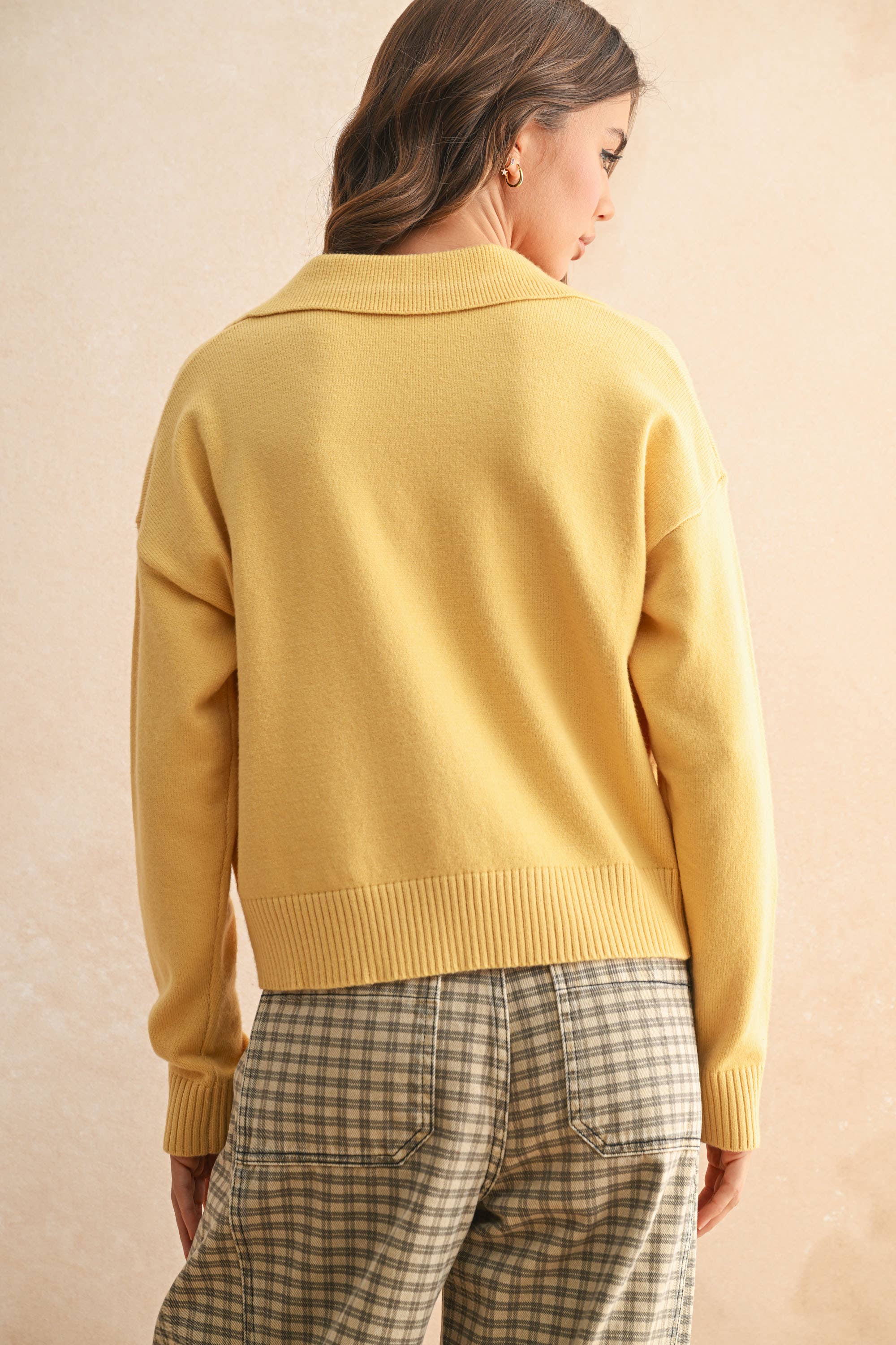 Knitted Sweater with Collar