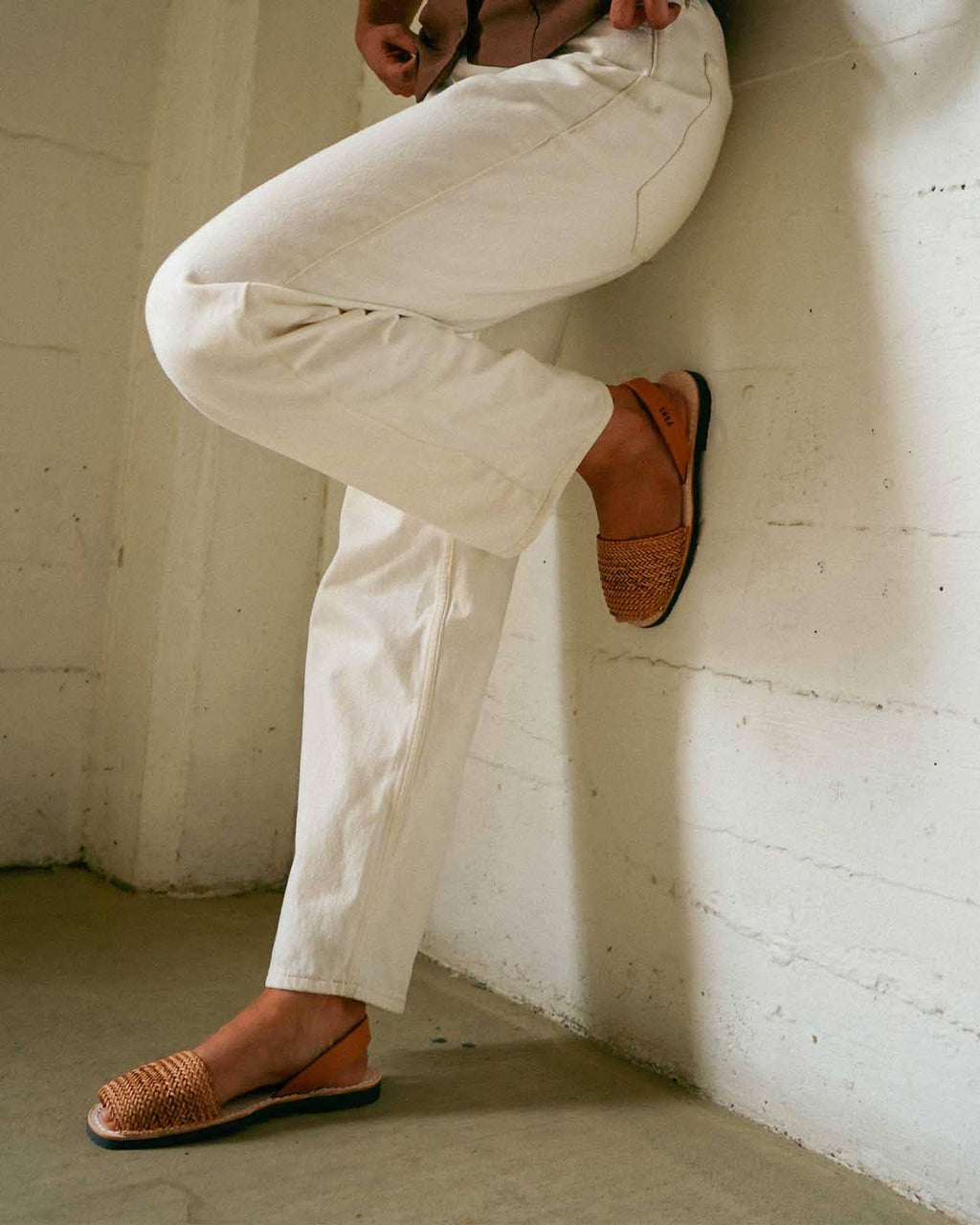 Classic Style Woven in Caramel