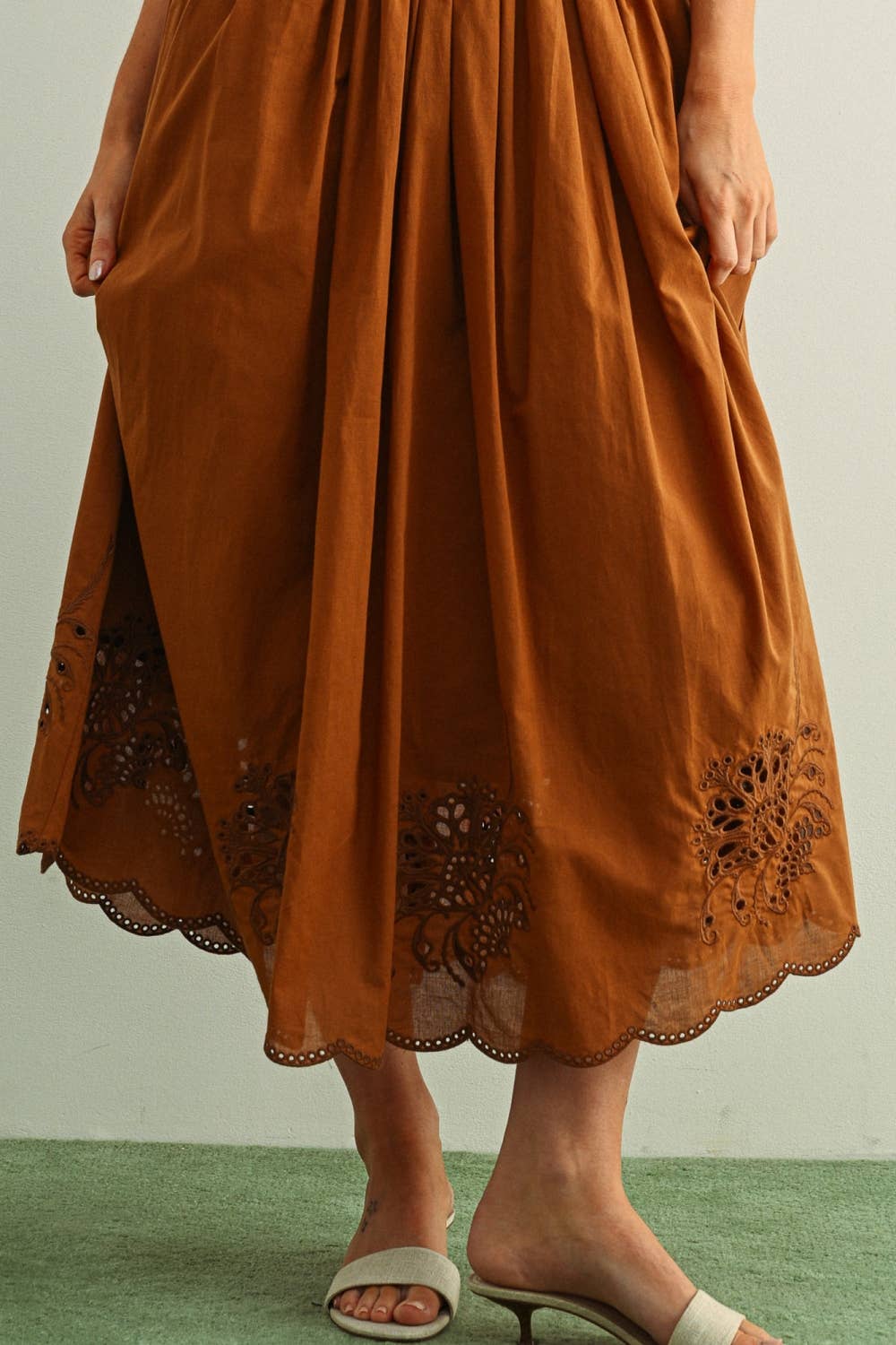 Chocolate Scalloped Detailed Skirt