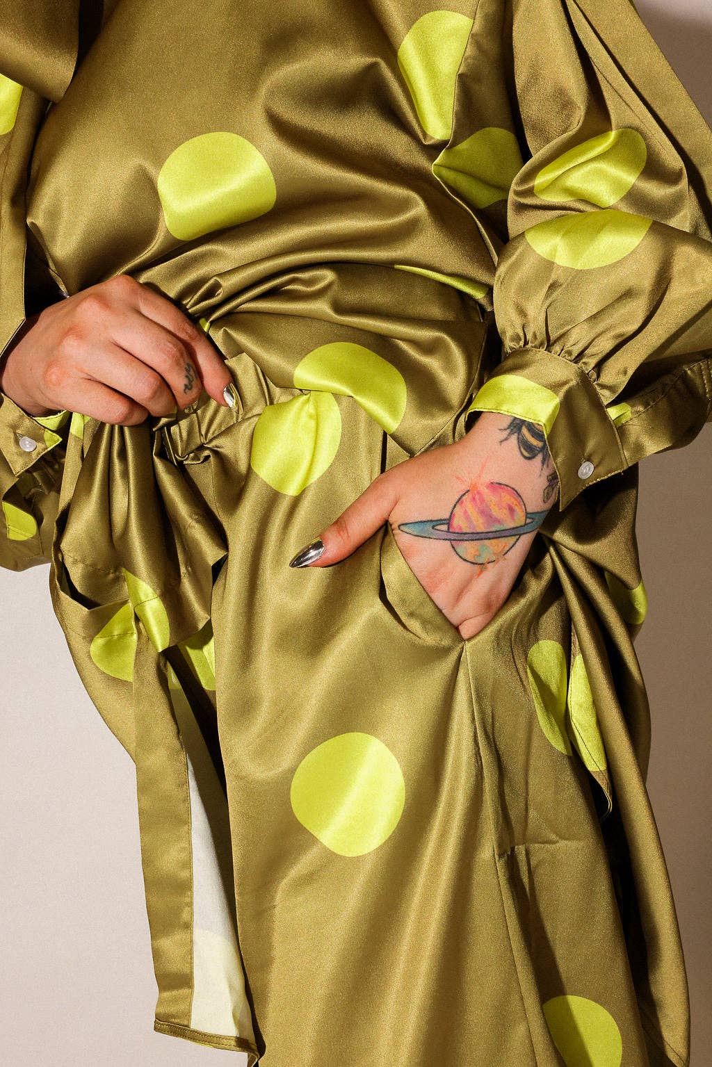 Spot On Oversized Bow-Tie Set