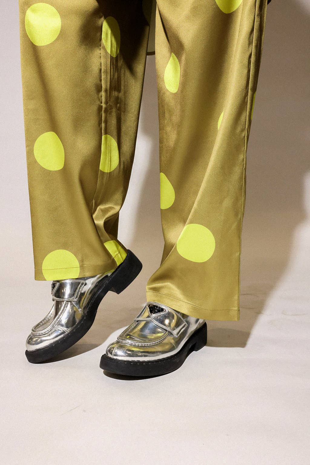 Spot On Oversized Bow-Tie Set