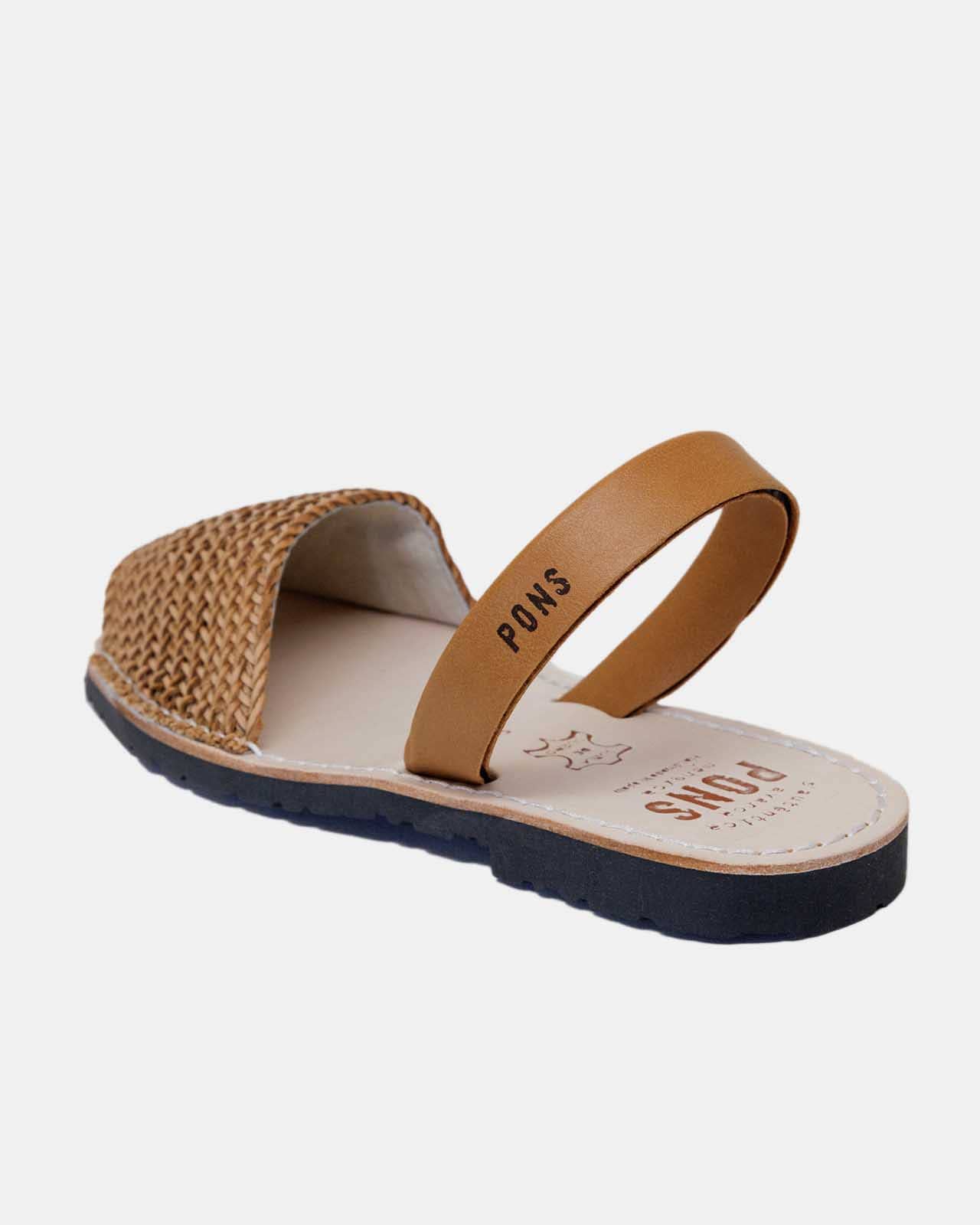 Classic Style Woven in Caramel