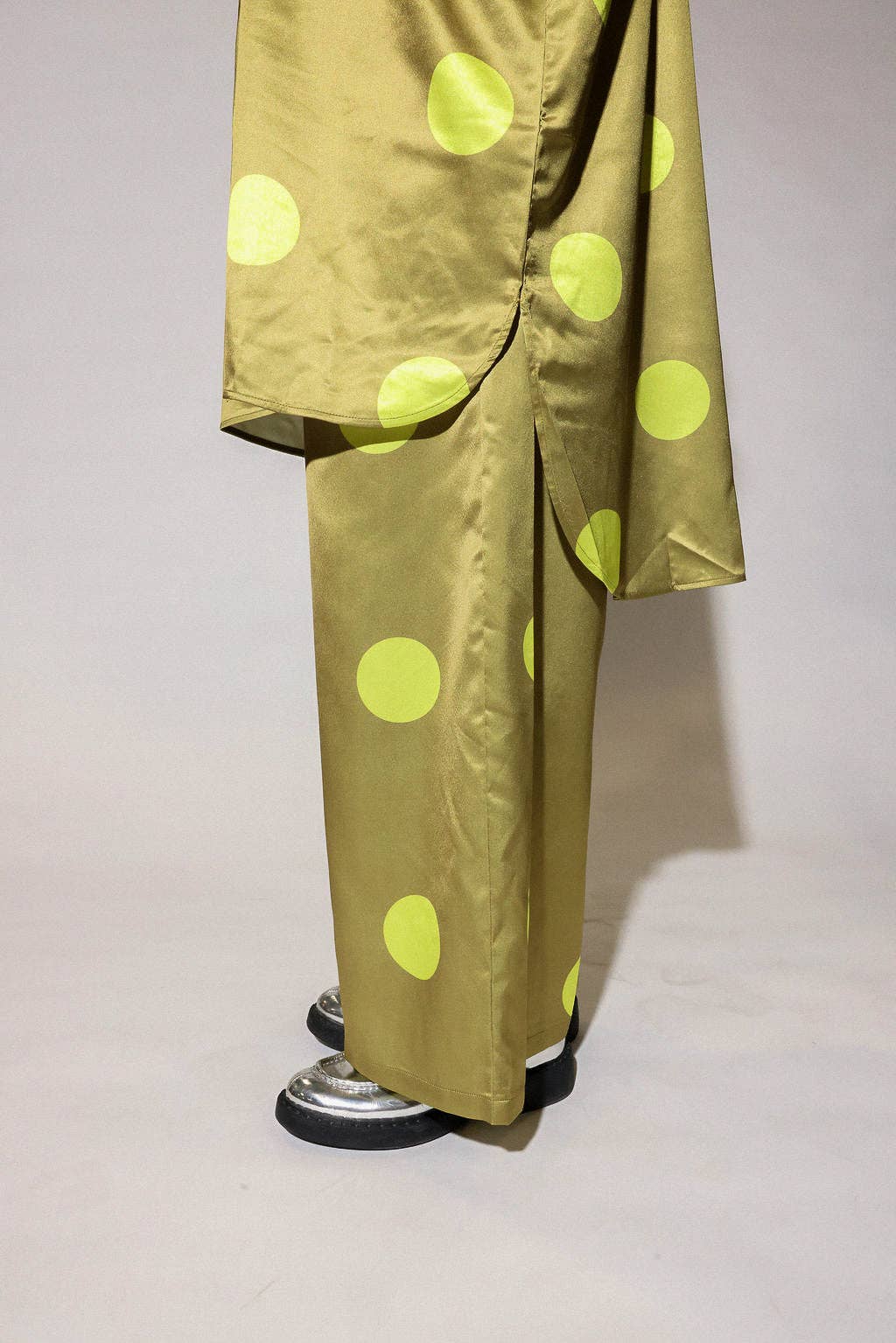 Spot On Oversized Bow-Tie Set