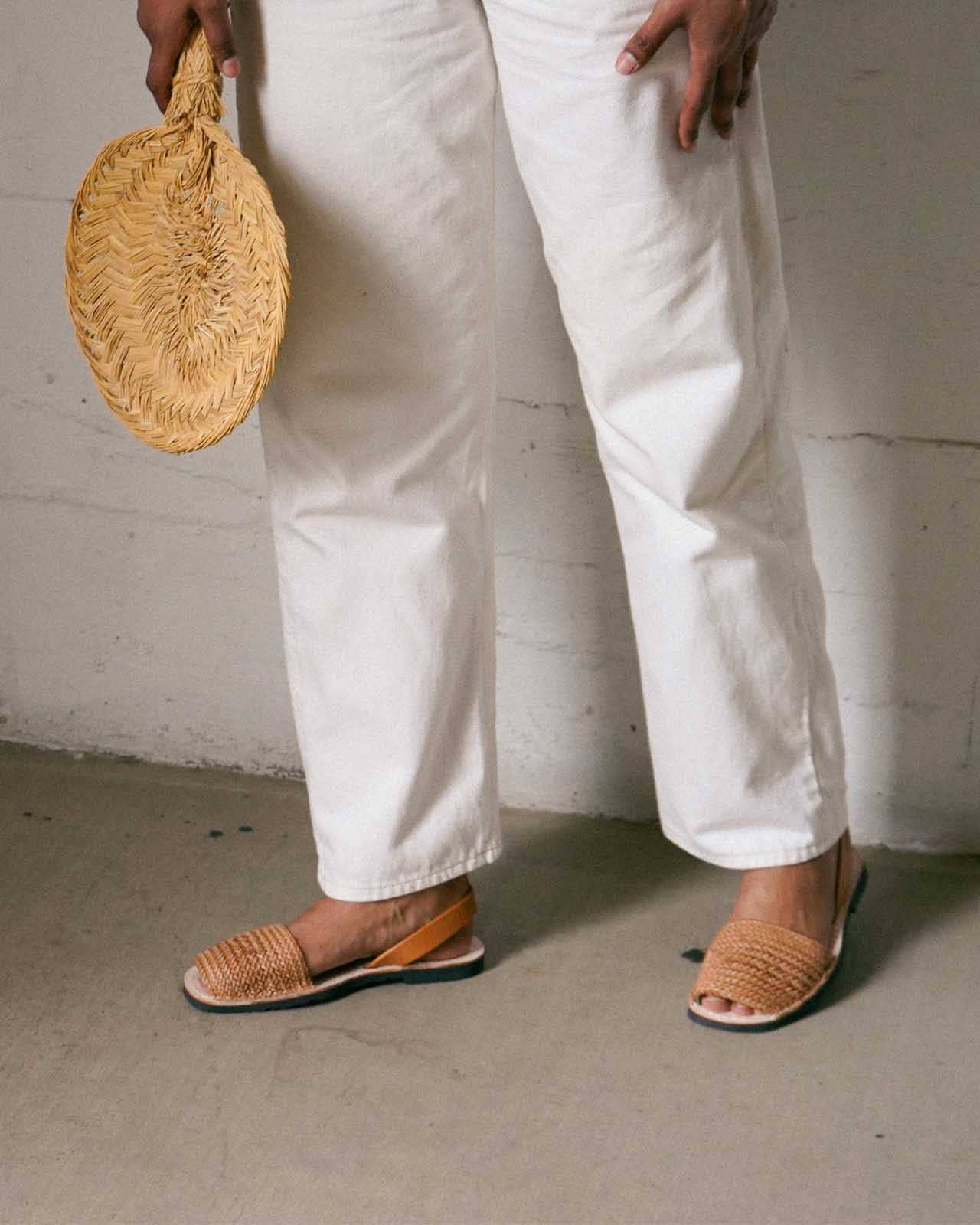 Classic Style Woven in Caramel