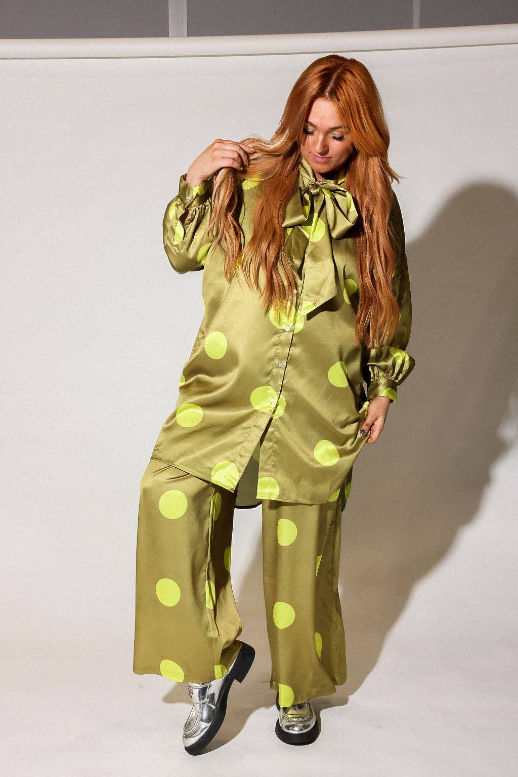 Spot On Oversized Bow-Tie Set