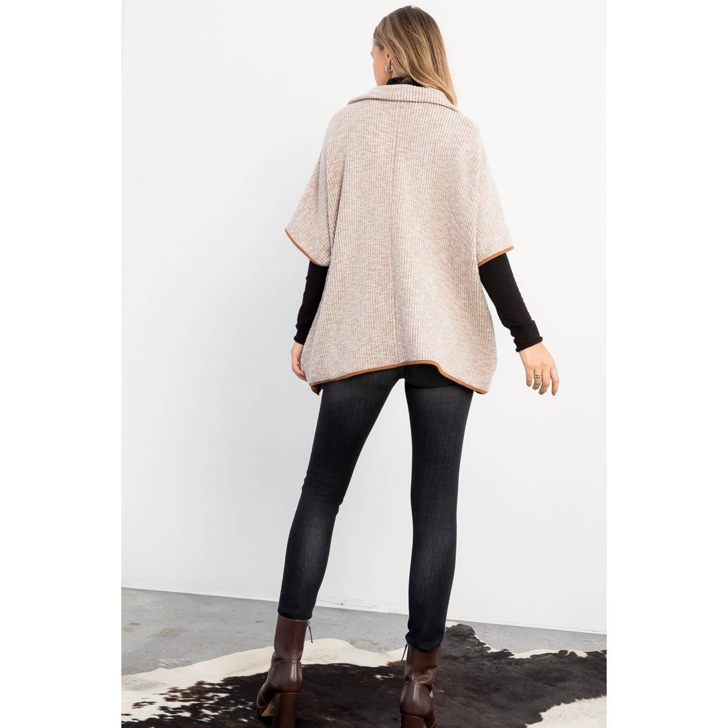 Sleeveless Collared Poncho