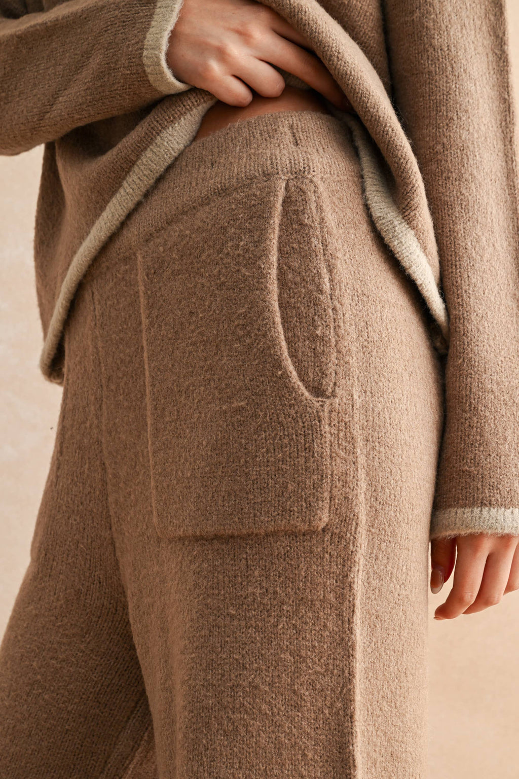 Mocha Color Contrast Knit Pants